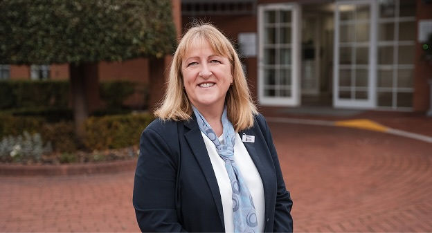 funeral director helping woman plan a funeral